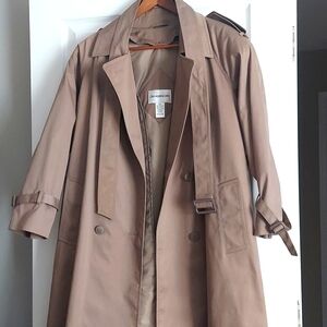 Charles Klein Coat Size 6 Tan Color